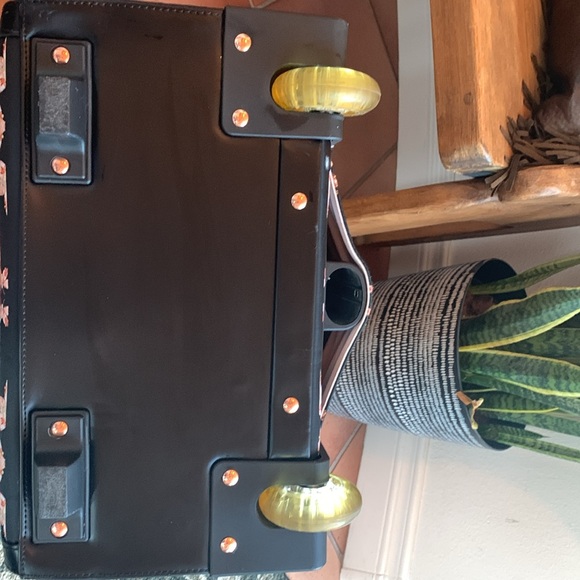 EUC Ted Baker Queen Bee Rolling Carry-On Travel Luggage Bag - Picture 8 of 17